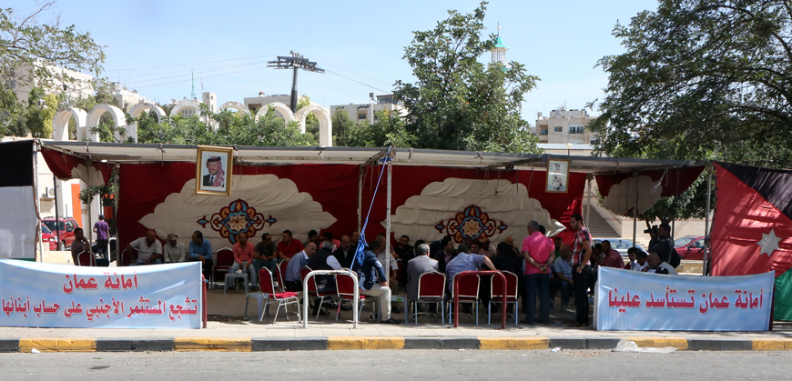 Owners of rent-a-car businesses based at King Abdullah I Park in Amman protest on Sunday after the Greater Amman Municipality closed down their offices (Photo by Khaled Oudat)